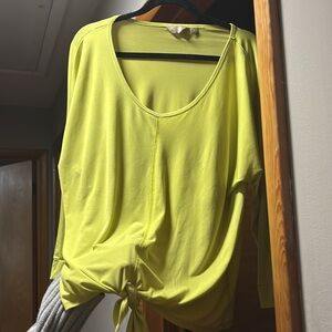 Gorgeous neon yellow blouse (Q)